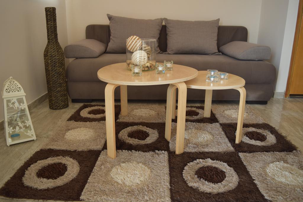 Petra Thea Apartment Kalamata Exteriör bild