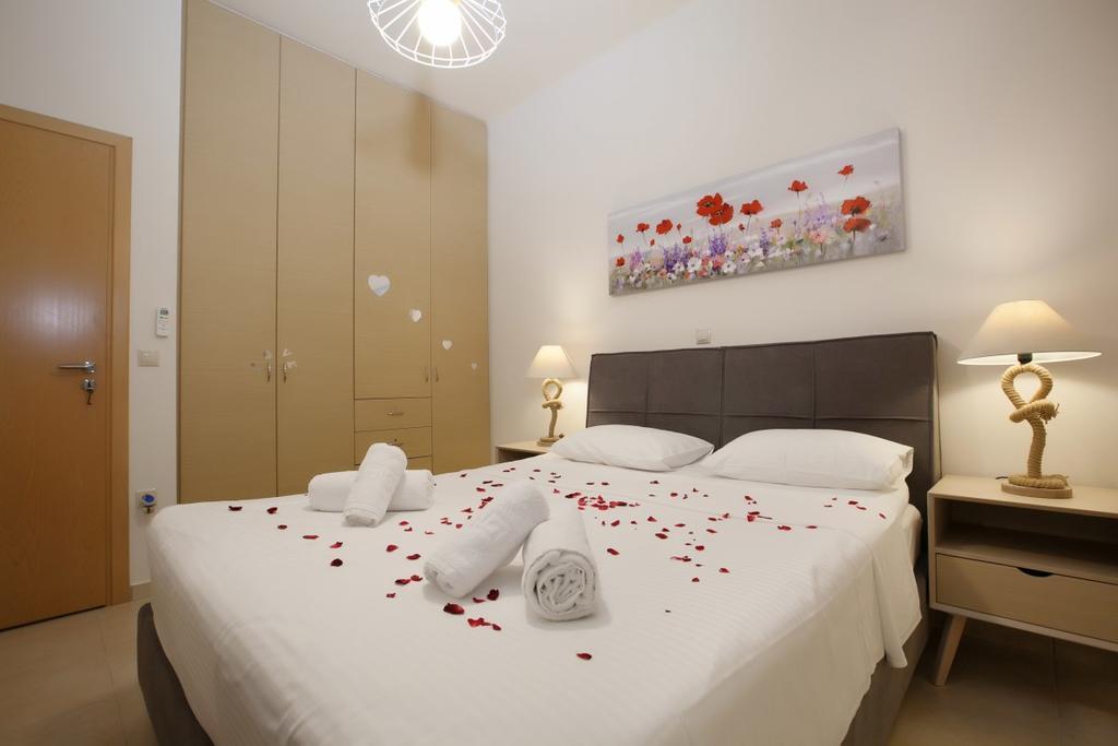 Petra Thea Apartment Kalamata Exteriör bild