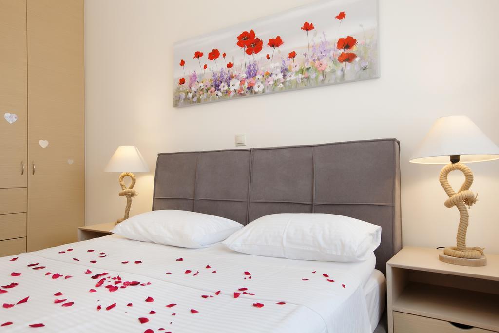 Petra Thea Apartment Kalamata Exteriör bild
