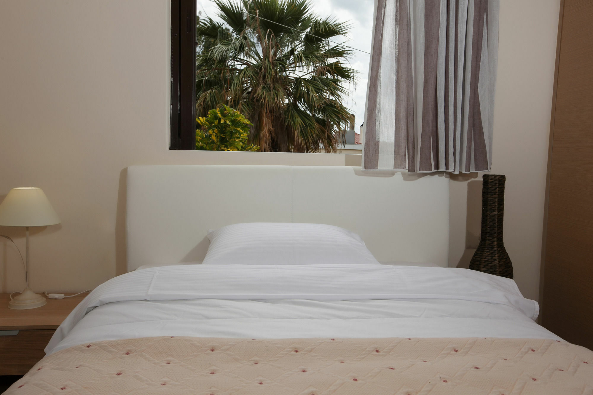 Petra Thea Apartment Kalamata Exteriör bild